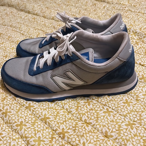 New Balance women’s sneakers size 7 - Picture 3 of 7